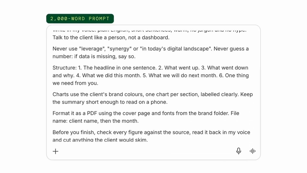 Một ô chat chứa phần cuối của một prompt dài, nhãn phía trên ghi 2,000-WORD PROMPT