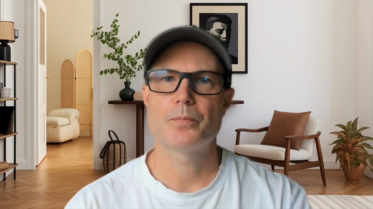 Andrew Ford nói trước camera ở đầu video