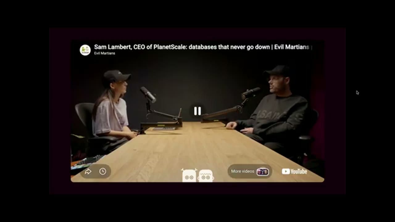 Clip phỏng vấn Sam Lambert, CEO của PlanetScale, trong studio podcast