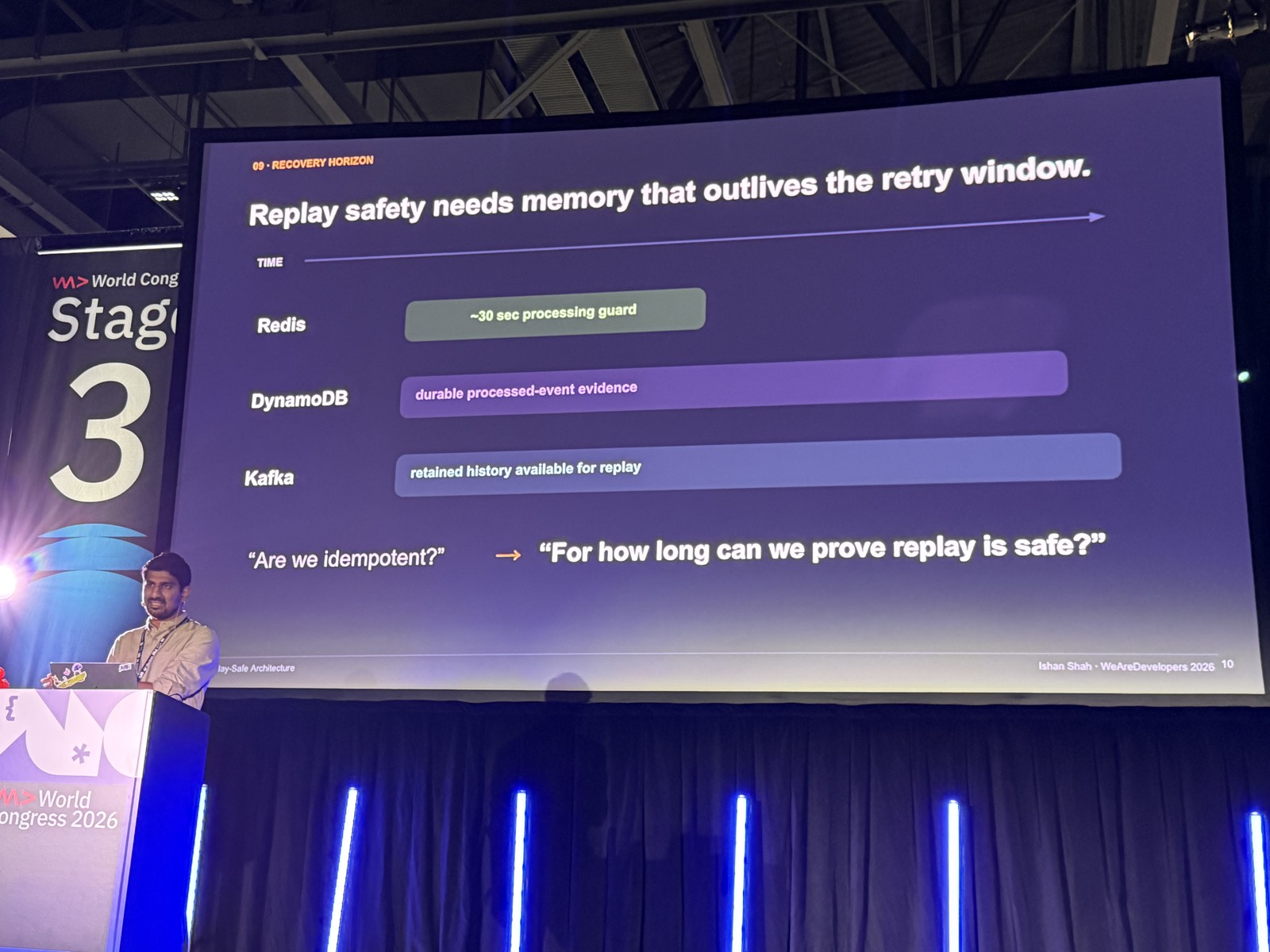 Slide 09 Recovery horizon: Redis 30 giây, DynamoDB durable, Kafka retained history