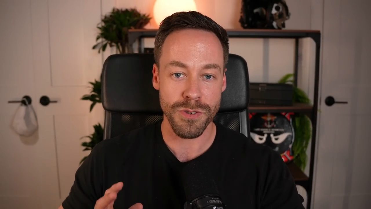 Chase Hannegan nói trước camera ở phần mở đầu