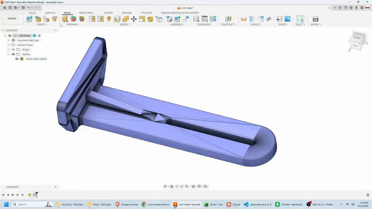 Khối mesh màu xanh của part MAIN CASE LOWER trong workspace Mesh của Fusion