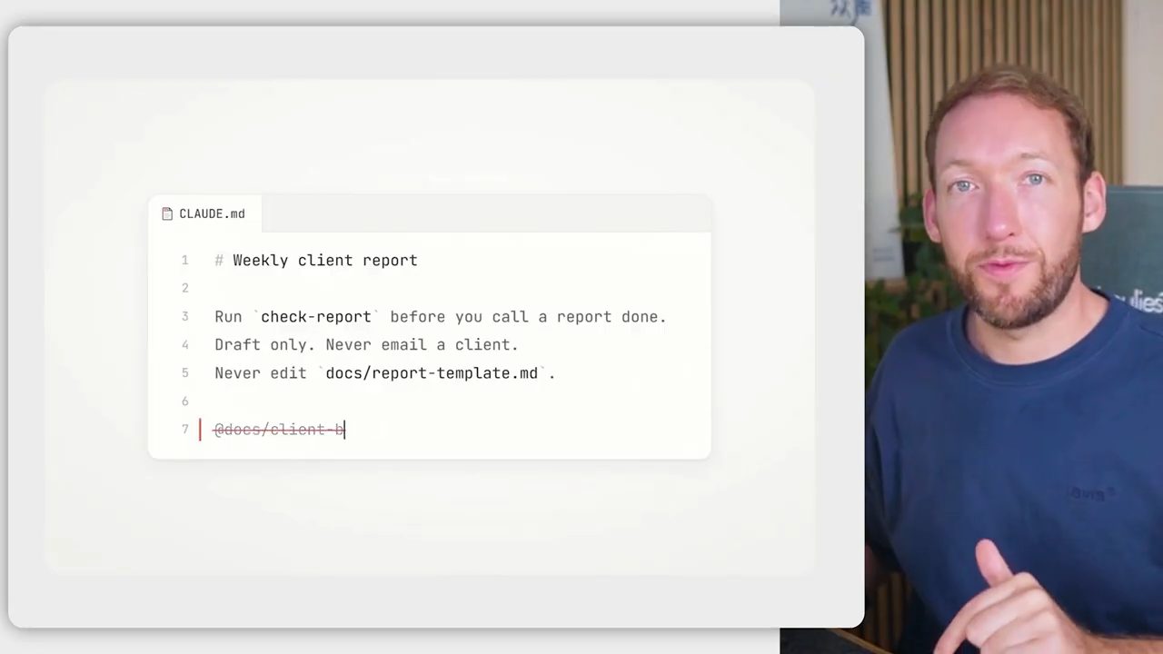 File CLAUDE.md cho Weekly client report, dòng @docs/client-brief đang bị gạch bỏ