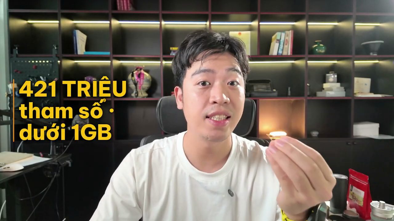 Thanh Trần nói, chữ lớn trên hình ghi 421 triệu tham số, dưới 1GB