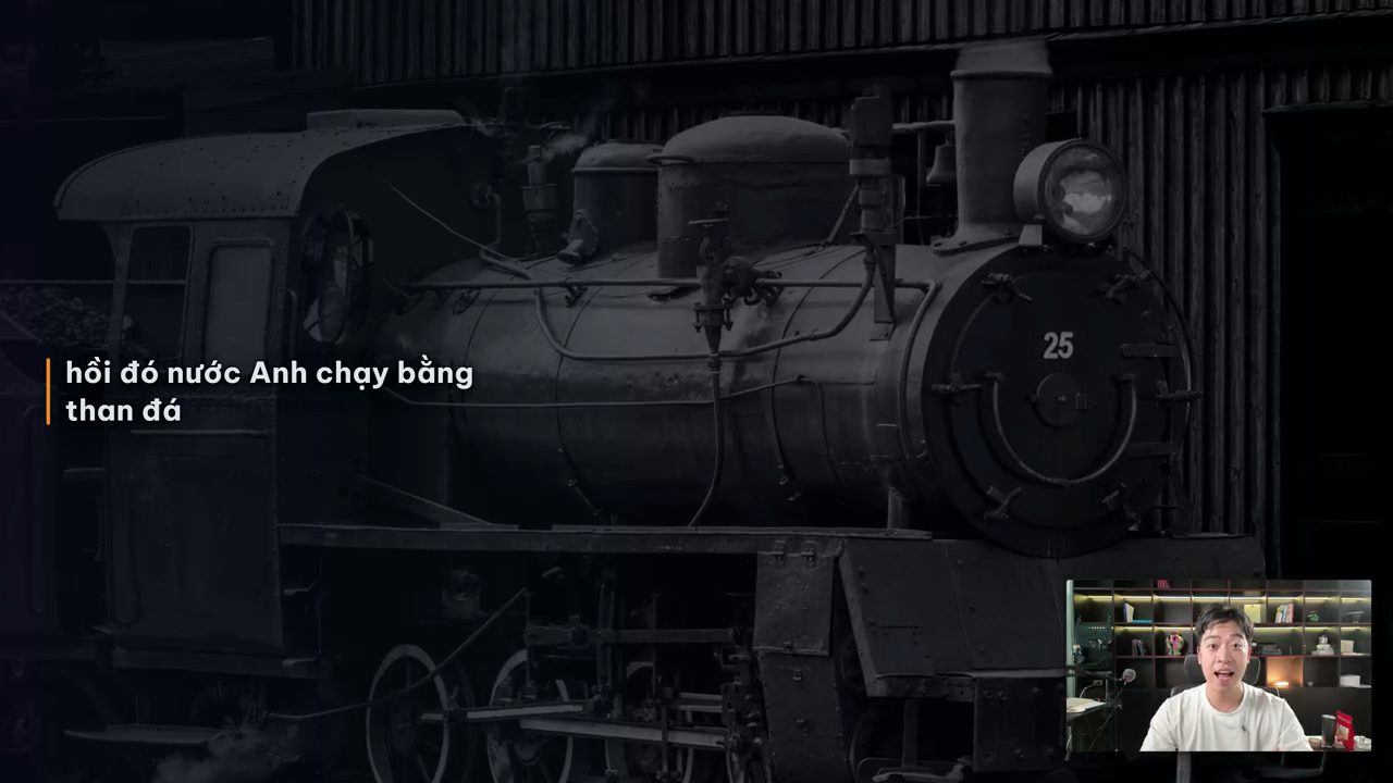 Ảnh đầu máy hơi nước cũ, dòng chữ hồi đó nước Anh chạy bằng than đá