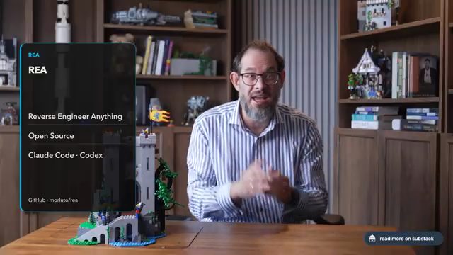 Nate B Jones bên cạnh thẻ giới thiệu REA: Reverse Engineer Anything, Open Source, Claude Code và Codex