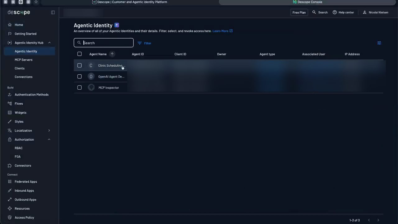Trang Agentic Identity trong Descope Console liệt kê ba agent: Clinic Scheduling, OpenAI Agent Demo và MCP Inspector