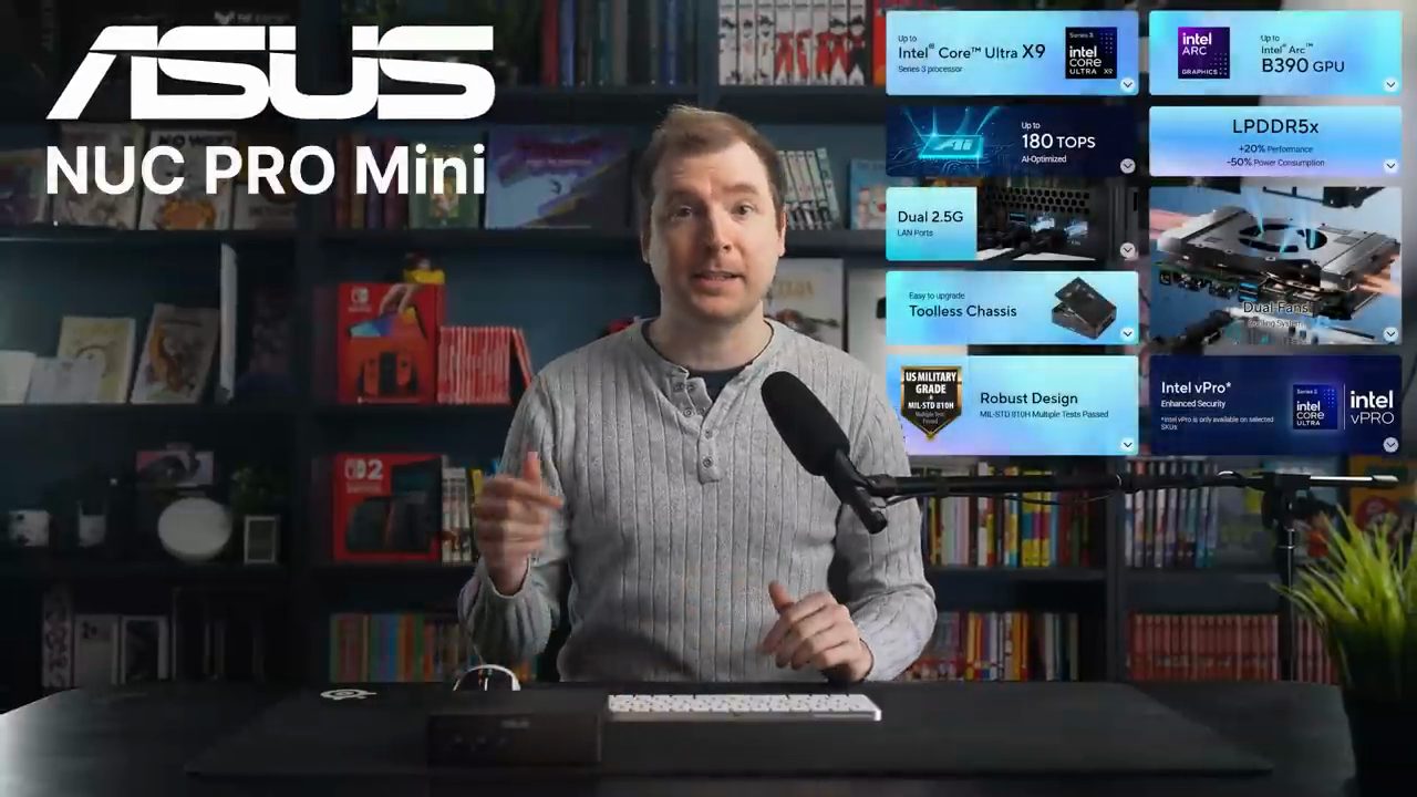 Adrian Twarog nói trước camera, bên cạnh là logo ASUS NUC PRO Mini và các ô thông số