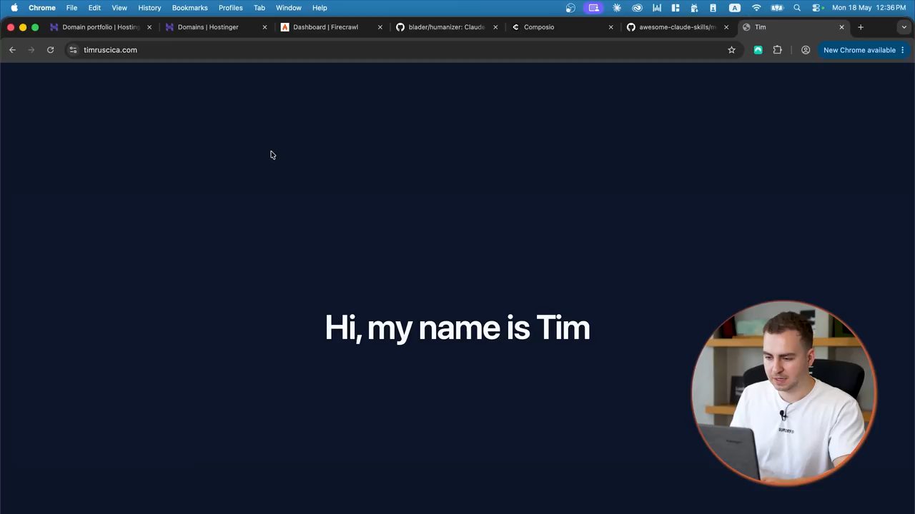 Trình duyệt mở trang web nền tối với dòng chữ Hi, my name is Tim