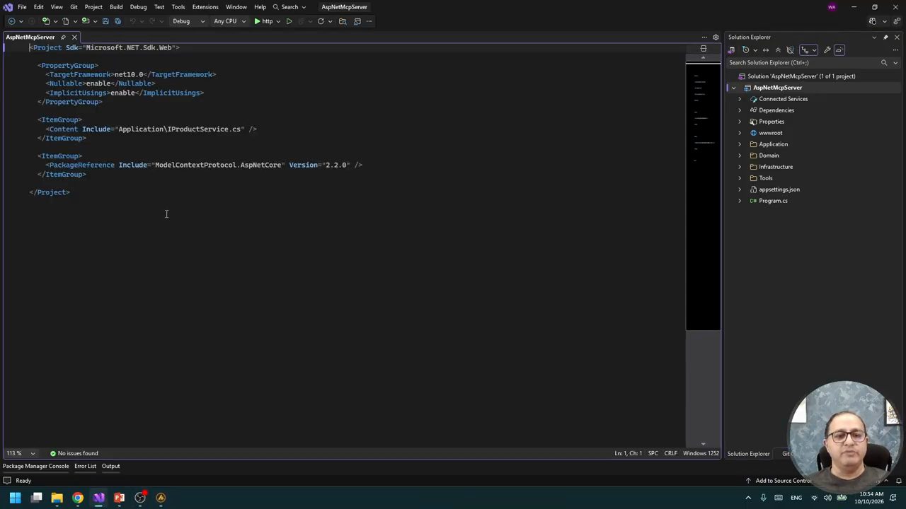 Visual Studio mở file project AspNetMcpServer với TargetFramework net10.0 và PackageReference ModelContextProtocol.AspNetCore