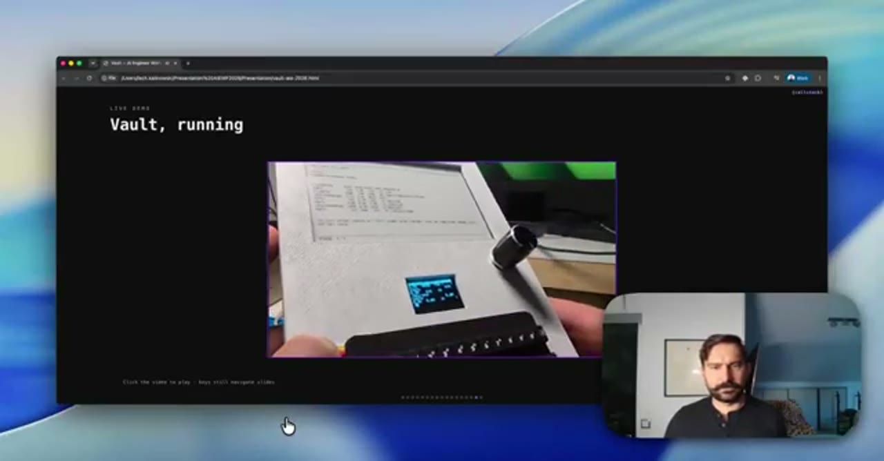 Video demo: e-paper hiển thị kết quả kiểm tra dung lượng ổ đĩa, OLED bên dưới