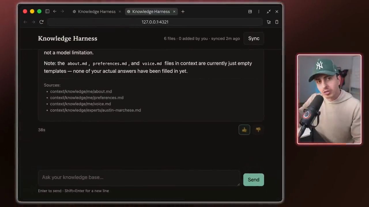 Một câu trả lời trong Knowledge Harness kèm danh sách Sources và hai nút thumbs up, thumbs down