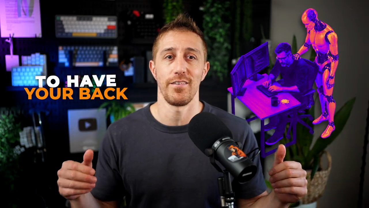 Người dẫn kênh DevOps Toolbox nói trước camera, bên trái có dòng chữ TO HAVE YOUR BACK, bên phải là hình minh hoạ một robot đứng sau lưng người đang ngồi làm việc
