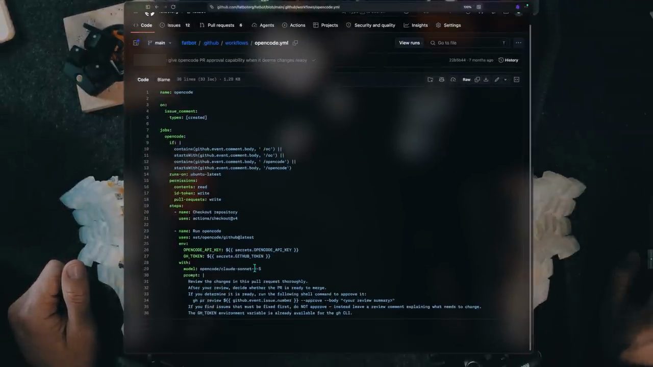 File opencode.yml trên GitHub: workflow chạy opencode khi có comment chứa /oc hoặc /opencode, với prompt review ở cuối