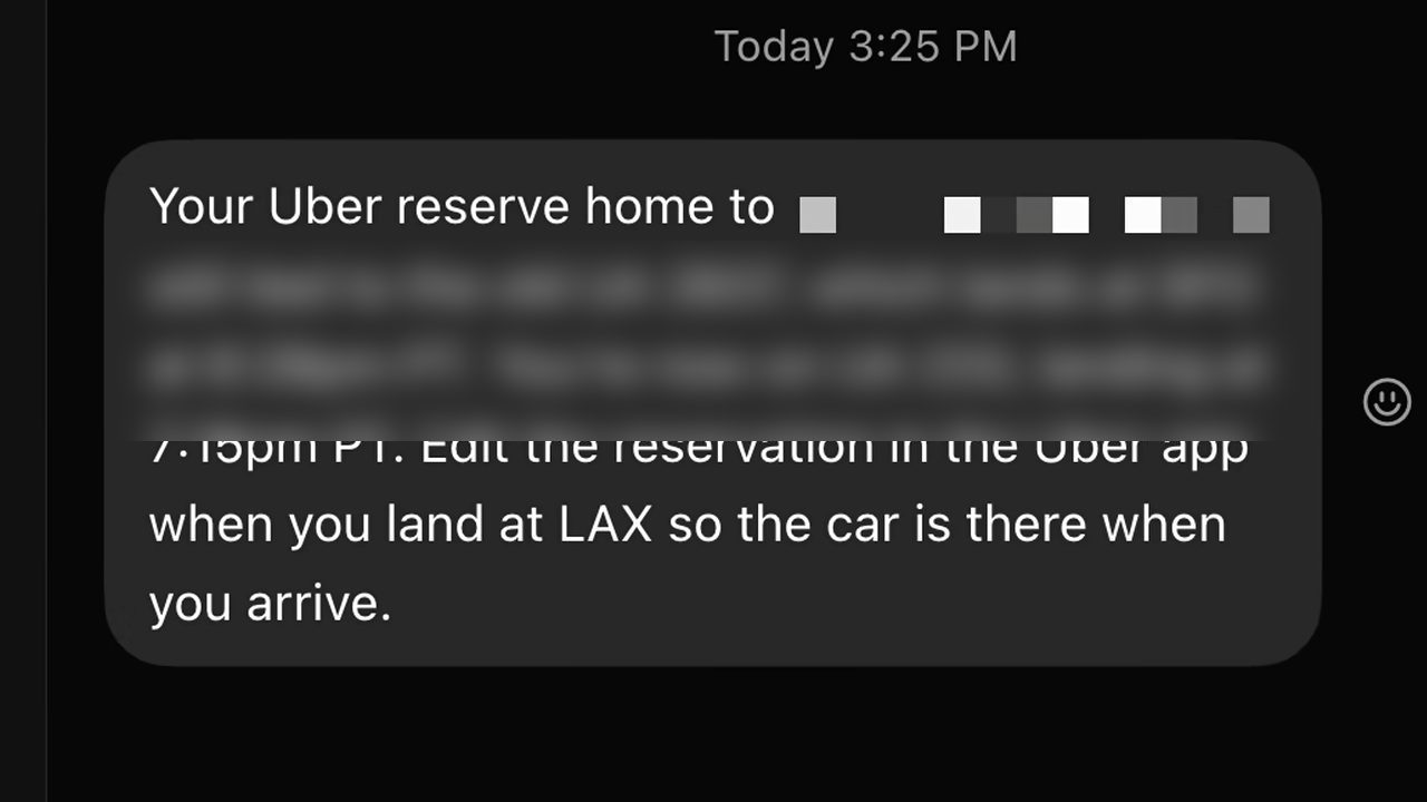 Tin nhắn của bot nhắc rằng chuyến Uber vẫn gắn với chuyến bay cũ