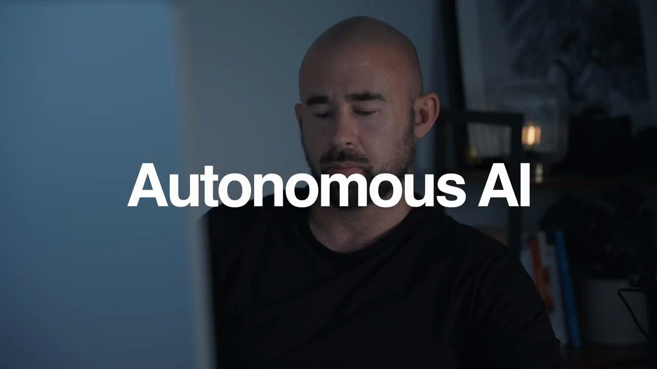 Owain Lewis trong khung hình, chữ Autonomous AI hiện giữa khung hình