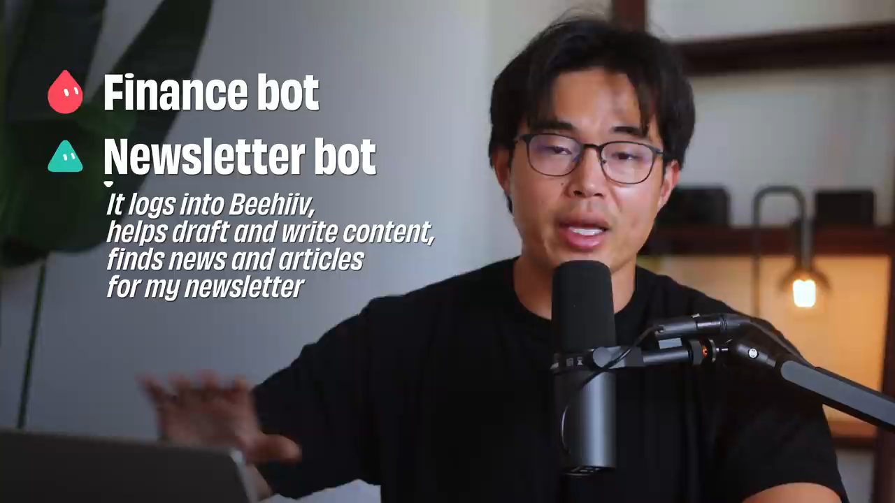 Charlie nói trước camera với chữ Finance bot và Newsletter bot