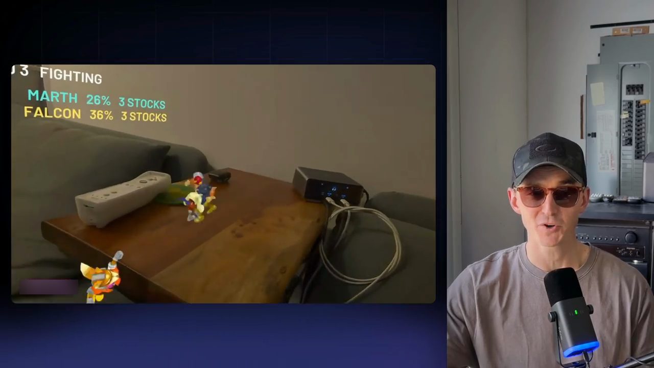 Melee trong mixed reality: các nhân vật đánh nhau trên một chiếc bàn gỗ trong phòng khách, có bảng phần trăm Marth và Falcon