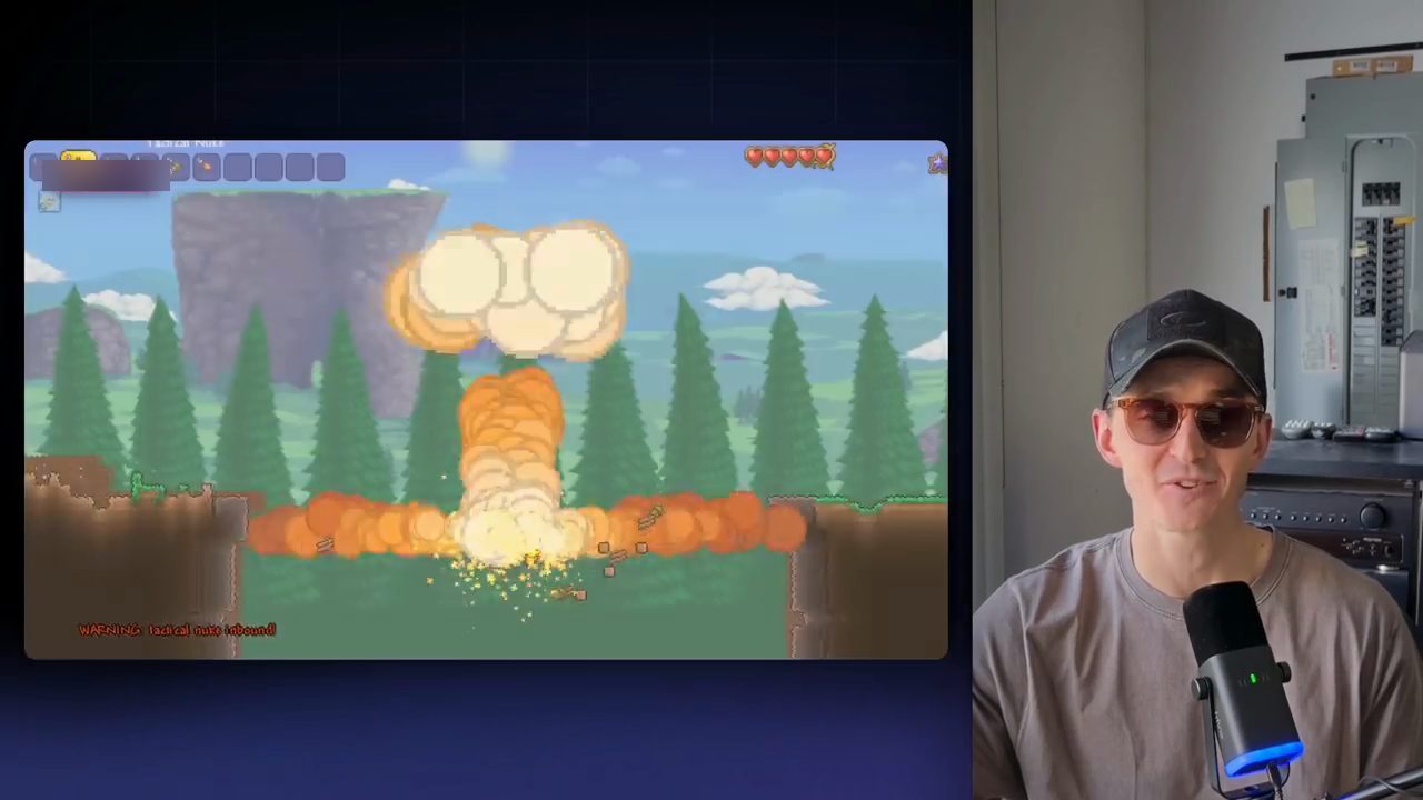 Terraria với một vụ nổ hạt nhân hình nấm và dòng cảnh báo tactical nuke inbound