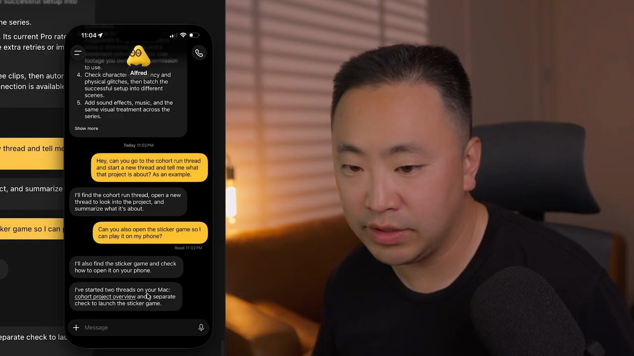 Màn hình iPhone mirroring với cuộc chat cùng dot tên Alfred