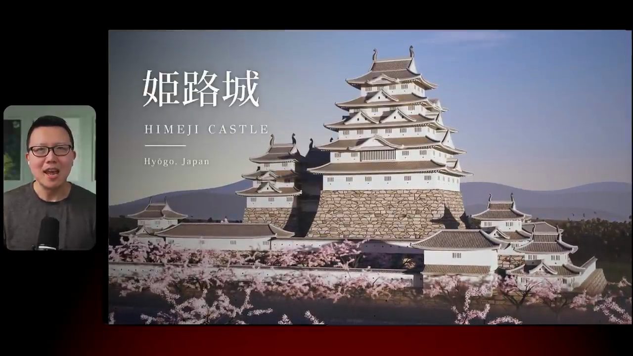 Lâu đài Himeji nhiều tầng mái phía sau hàng hoa anh đào, kèm chữ 姫路城 Himeji Castle, Hyōgo, Japan